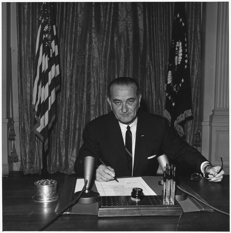 President_Lyndon_B._Johnson_signs__Gulf_of_Tonkin__resolution_-_NARA_-_192484.tif.jpg