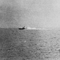 North_Vietnamese_motor_torpedo_boat_in_the_Gulf_of_Tonkin_on_2_August_1964.jpg