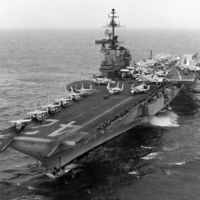 USS_Franklin_D._Roosevelt_(CVA-42)_underway_in_1971_(NNAM.1996.488.062.023).jpg